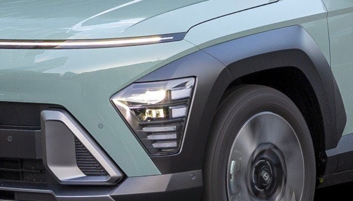 Hyundai Kona, il SUV compatto della gamma si evolve