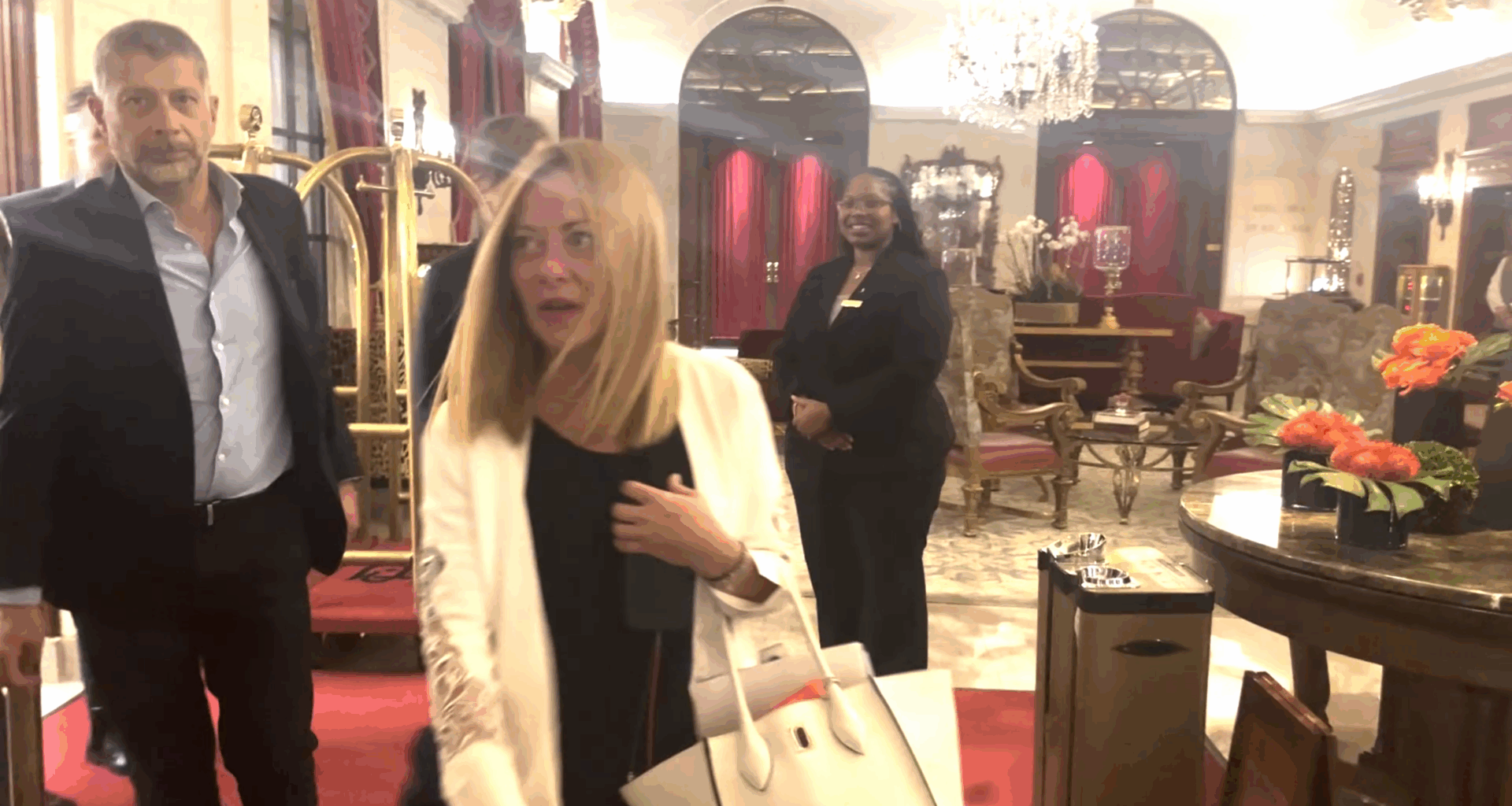 L’arrivo di Meloni a Washington per l’incontro con Trump e Zelensky – Video - Il Fatto Quotidiano