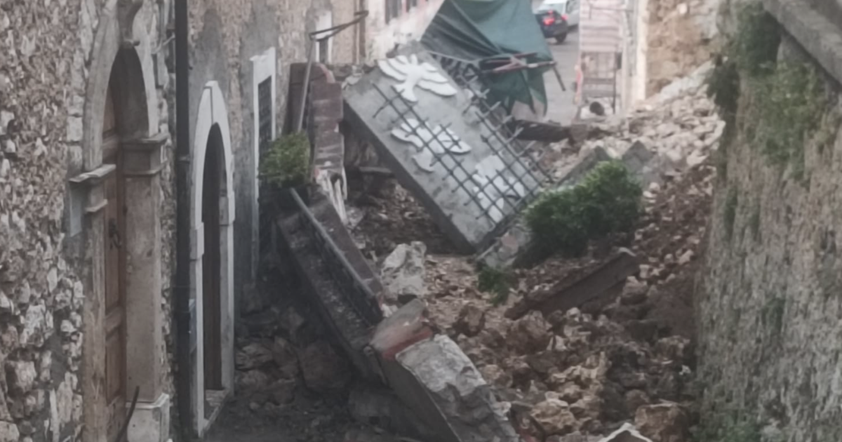 Guarcino, Crolla un muro in pieno centro