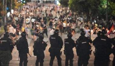 Serbia: proteste e scontri a Belgrado, 14 arresti e 80 feriti | Il Fatto Quotidiano
