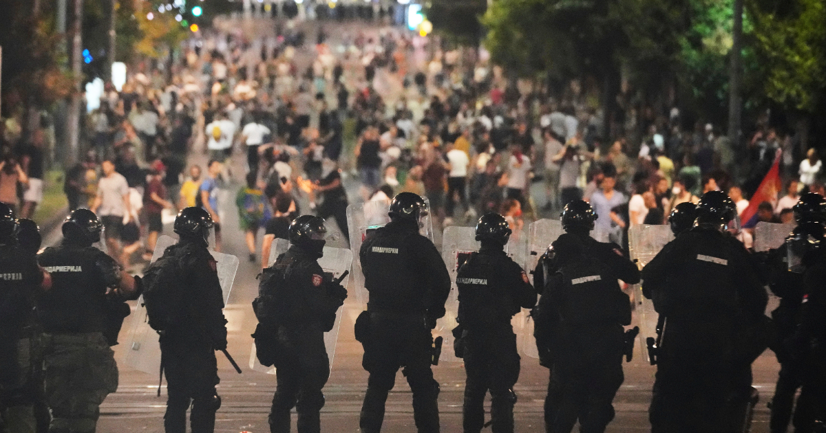 Serbia: proteste e scontri a Belgrado, 14 arresti e 80 feriti | Il Fatto Quotidiano