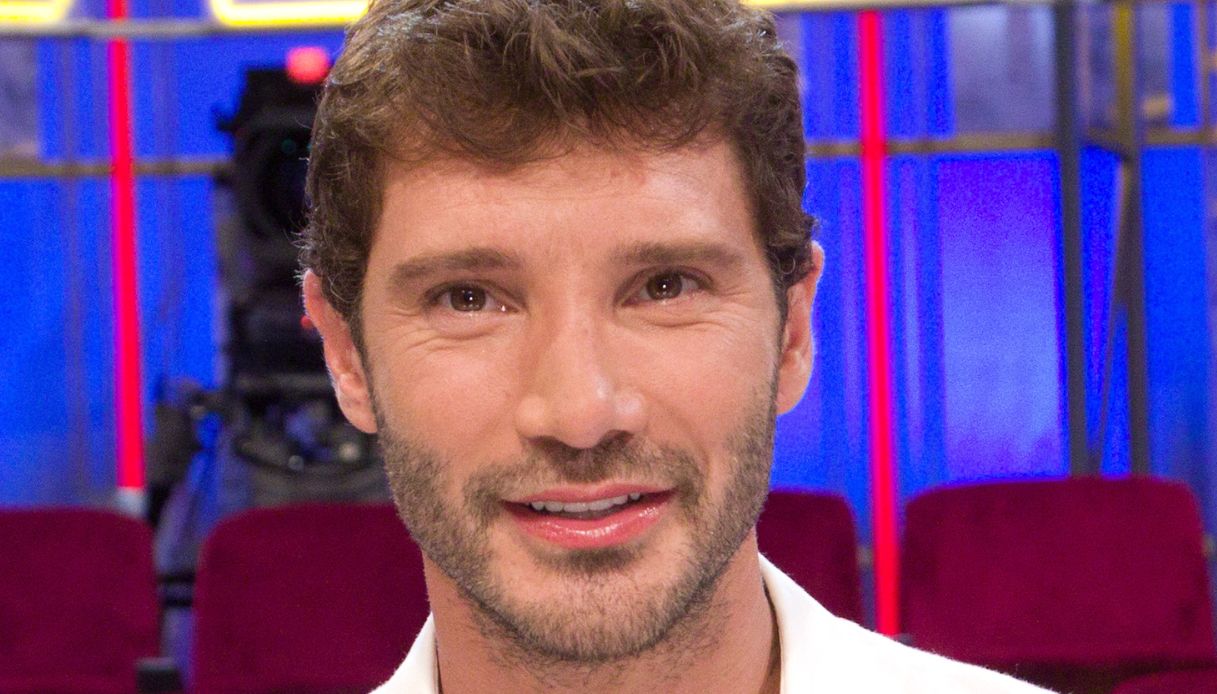 Stefano De Martino costretto a tornare prima al lavoro. "Forte nervosismo"