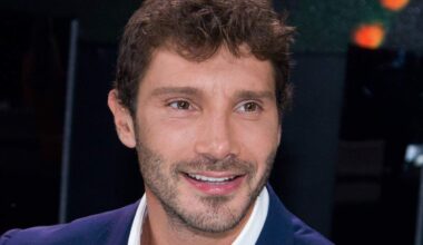 Stefano De Martino e Caroline Tronelli fanno sul serio: "L'ha presentata a Santiago"