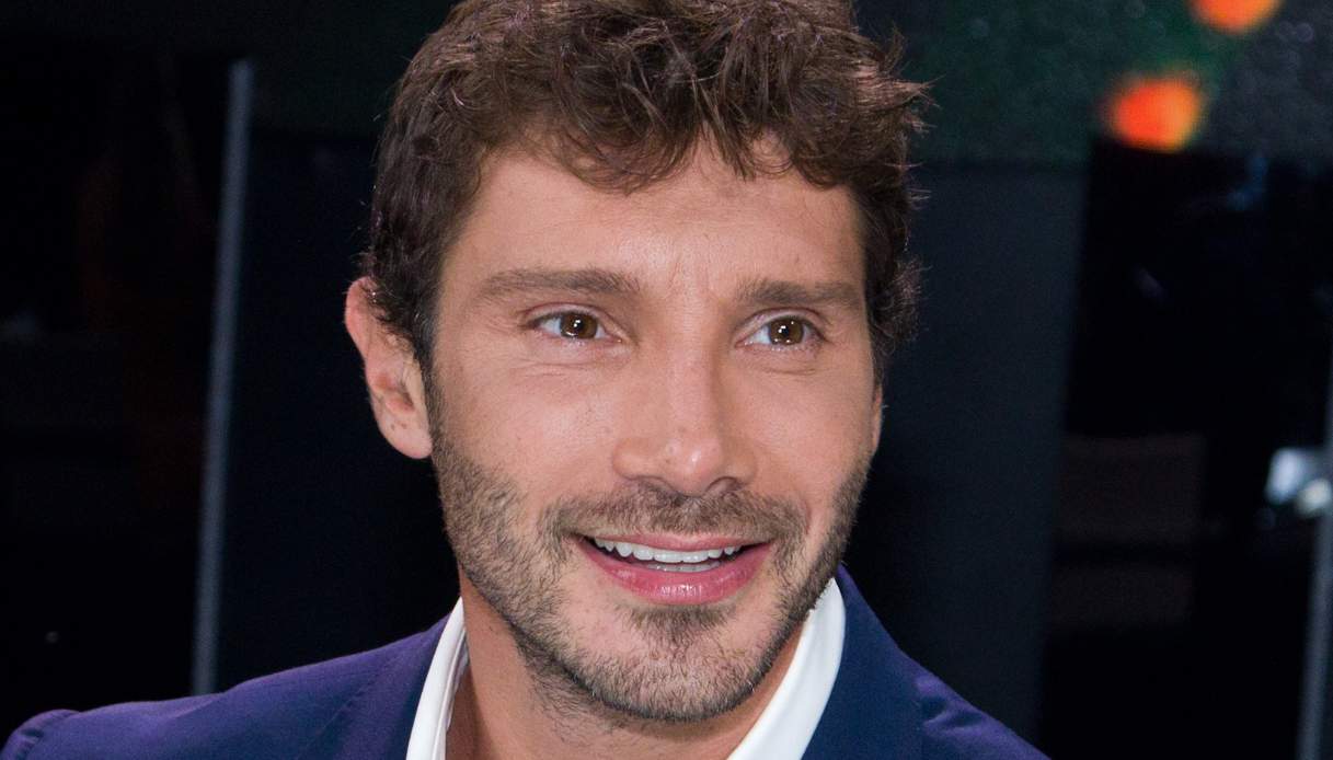 Stefano De Martino e Caroline Tronelli fanno sul serio: "L'ha presentata a Santiago"