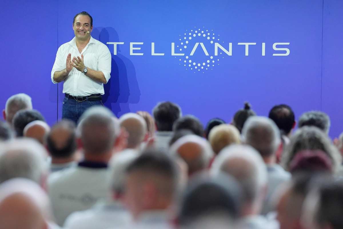 Stellantis molla la strada di Tesla