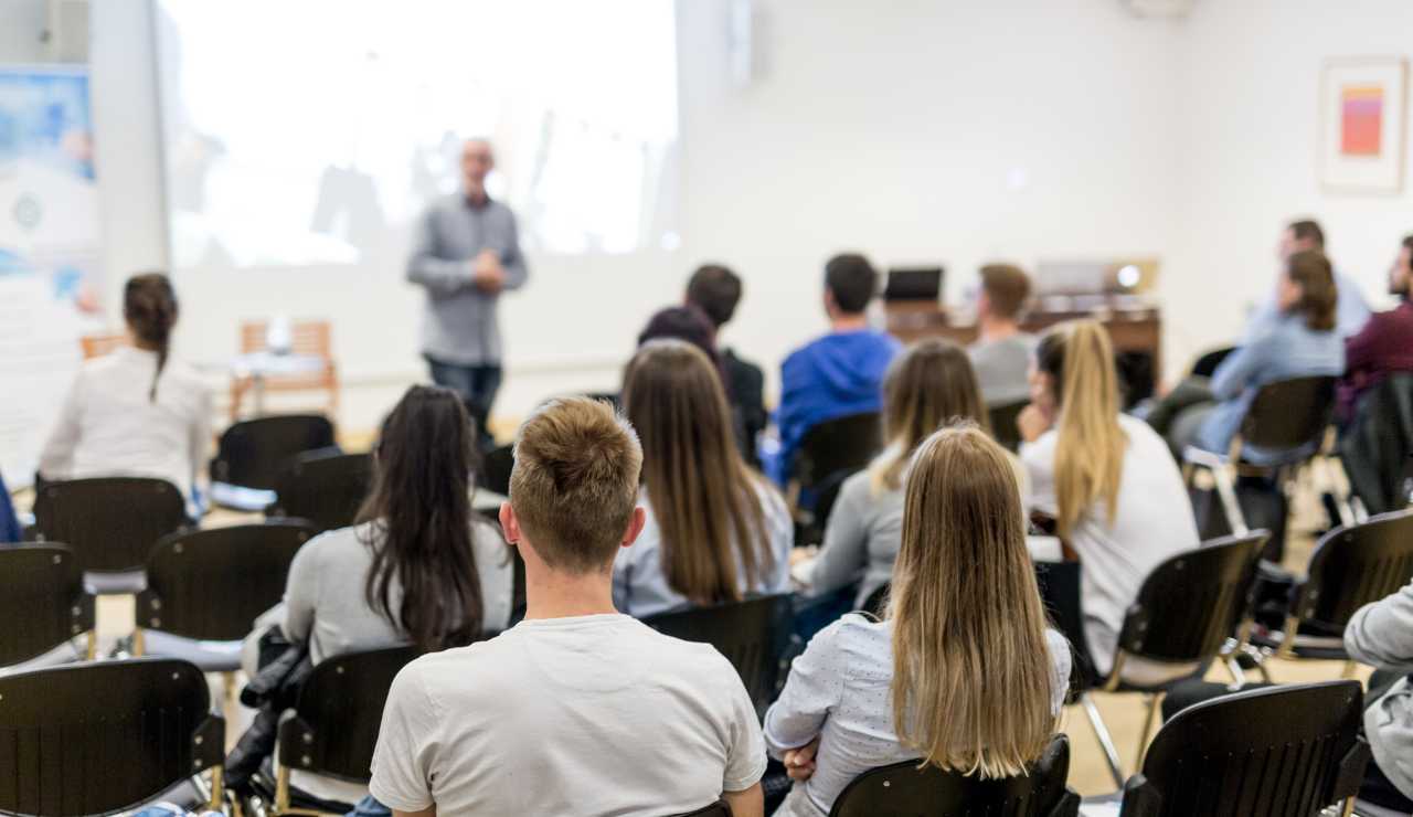 L'azienda regina del territorio italiano ASSUME IMMEDIATAMENTE | Ti vengono a prendere all'università appena laureato