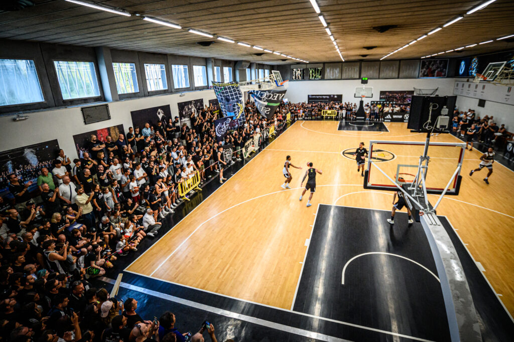 VIRTUS BOLOGNA, IL RADUNO CON I TIFOSI ED IL PRIMO ALLENAMENTO. NEI PROSSIMI SI GIORNI SI AGGREGHERÀ DAVID MCCORMACK
