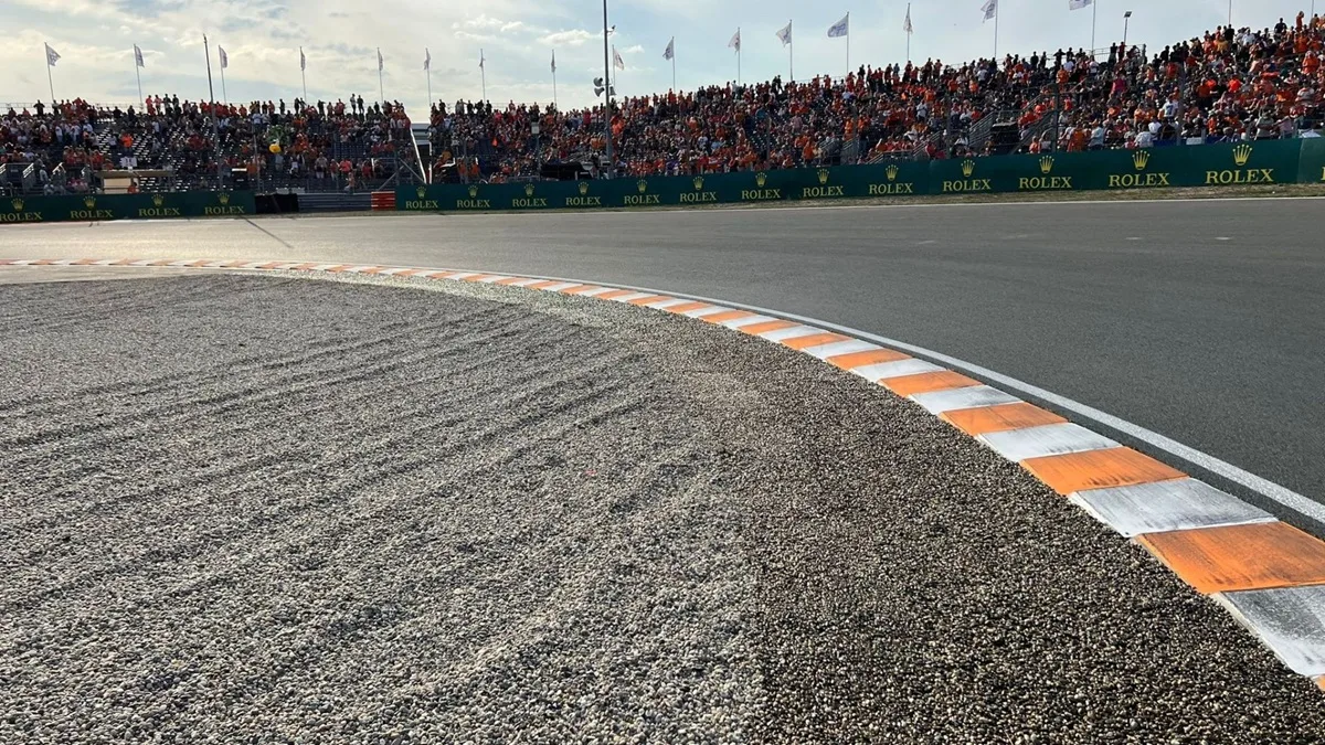 Via di fuga che privilegia la ghiaia, all'asfalto a Zandvoort.