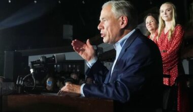 Texas, governatore Greg Abbott ordina l'arresto dei deputati democratici assenti in aula