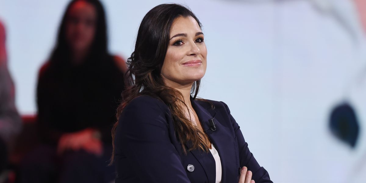 Caftano e collana di perle, la combo estiva di Alena Seredova