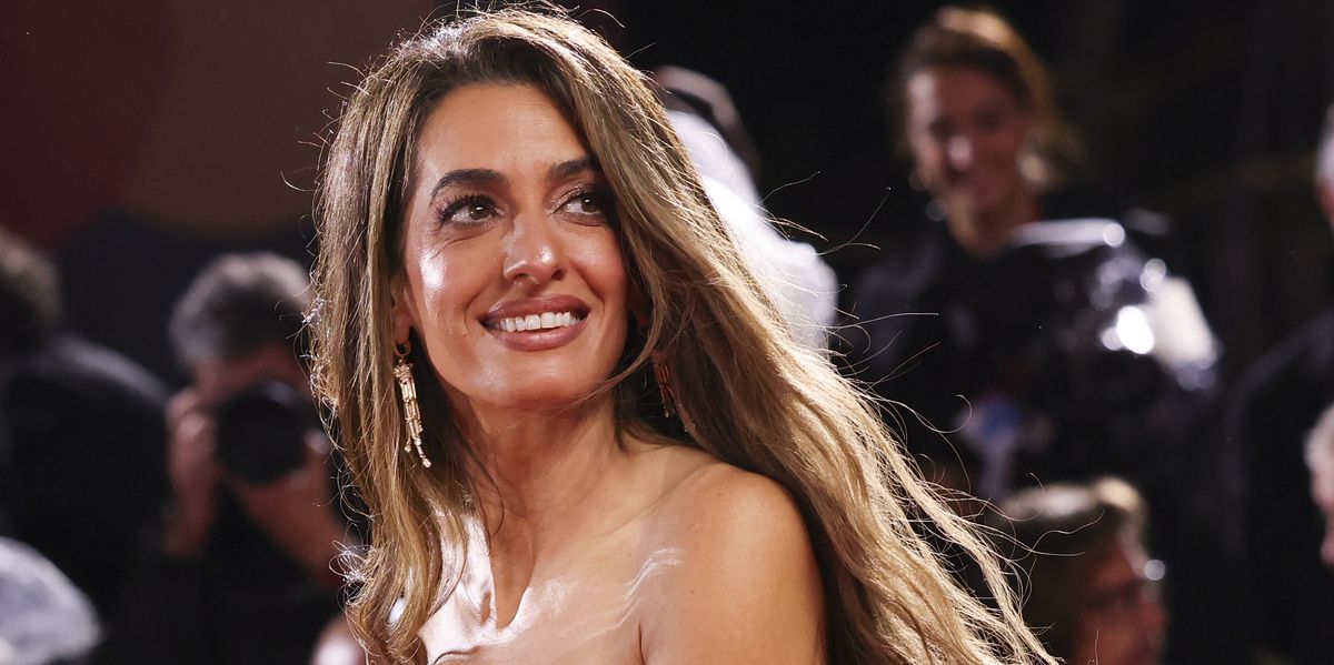 Amal Clooney look, vestito d'archivio a Venezia 2025 è un sogno