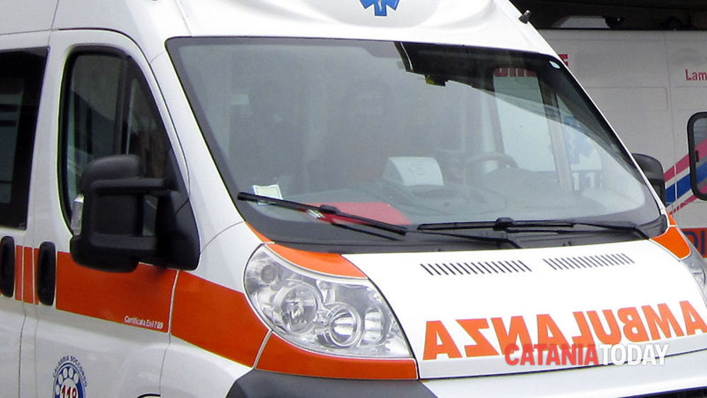 Scontro tra due auto lungo la strada statale 514, c'è un morto
