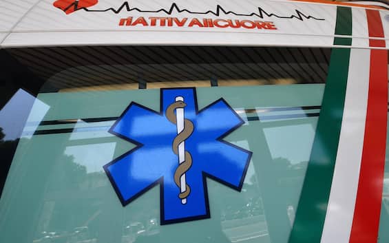 Scontro tra due auto, un morto e tre feriti gravi sull'A21 - Sky TG24