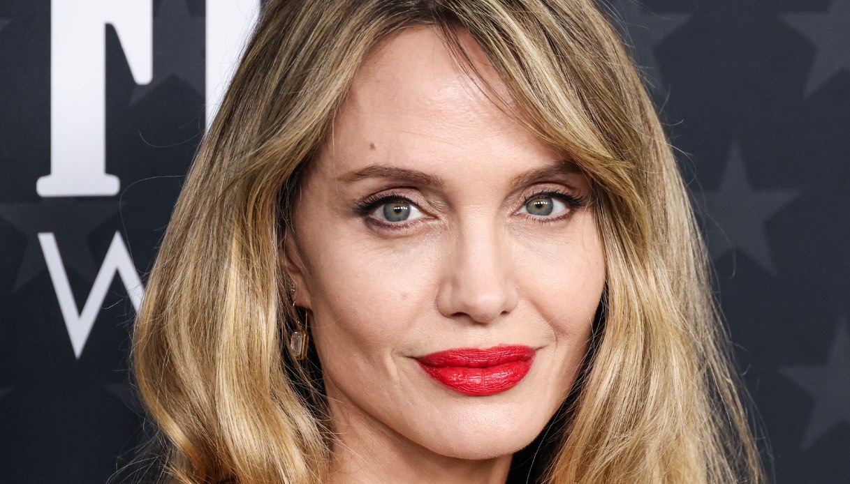 Angelina Jolie pronta a cambiare vita, addio Hollywood e villa storica sul mercato