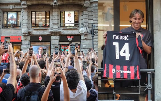 Milan, per Modric l'abbraccio dei tifosi in centro. FOTO