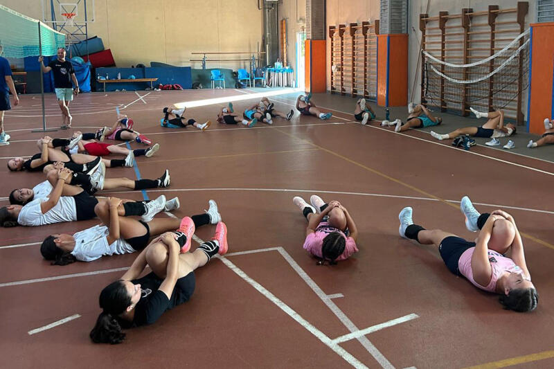 ragazze della Vbc al lavoro per tre settimane a Forte dei Marmi