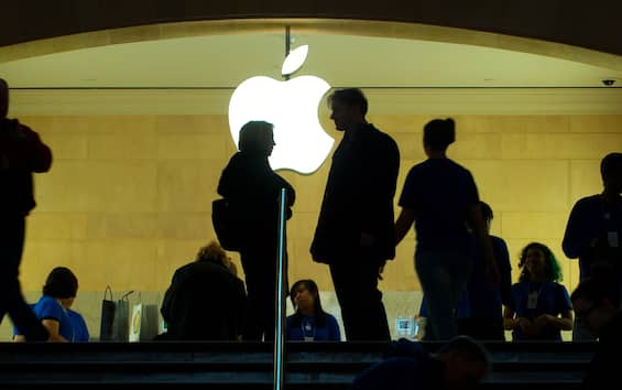 Apple, Trump annuncerà 100 miliardi di investimenti negli Usa