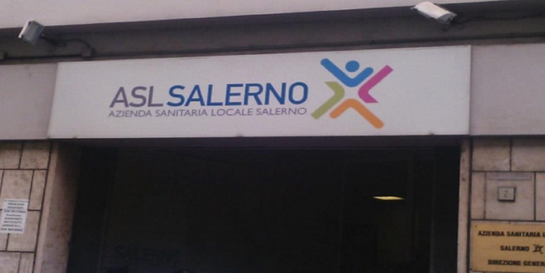 Asl Salerno, infermieri senza divise