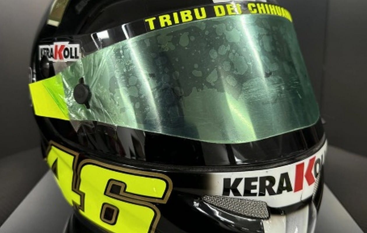 il casco di Valentino Rossi tra i pezzi pregiati