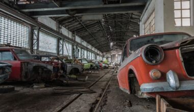 Scoperto un nuovo cimitero di auto abbandonate, tra loro anche gioielli unici