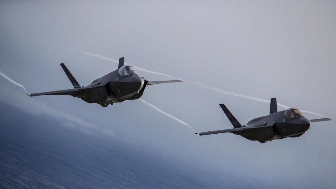 F-35 italiani basati in Estonia intercettano jet russi - Ultima ora