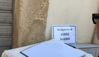 Pippo Baudo, aperta la camera ardente a Militello. Oggi i funerali - Tv