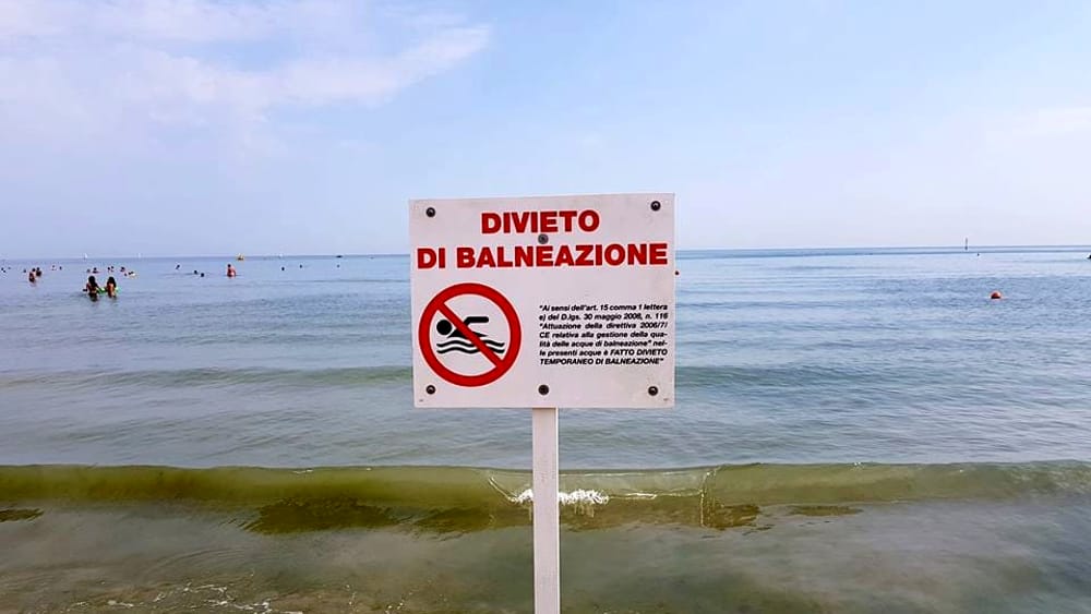 Dopo il nubifragio, arriva lo stop alla balneazione in due spiagge della riviera ravennate