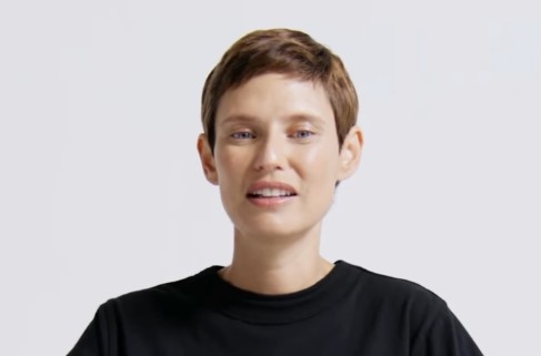 "Quando ho scoperto il cancro ho detto di essere stata stupida a non essermi tolta le ovaie ma non è una decisione facile. Oggi non sapete che darei per riavere il ciclo": parla Bianca Balti