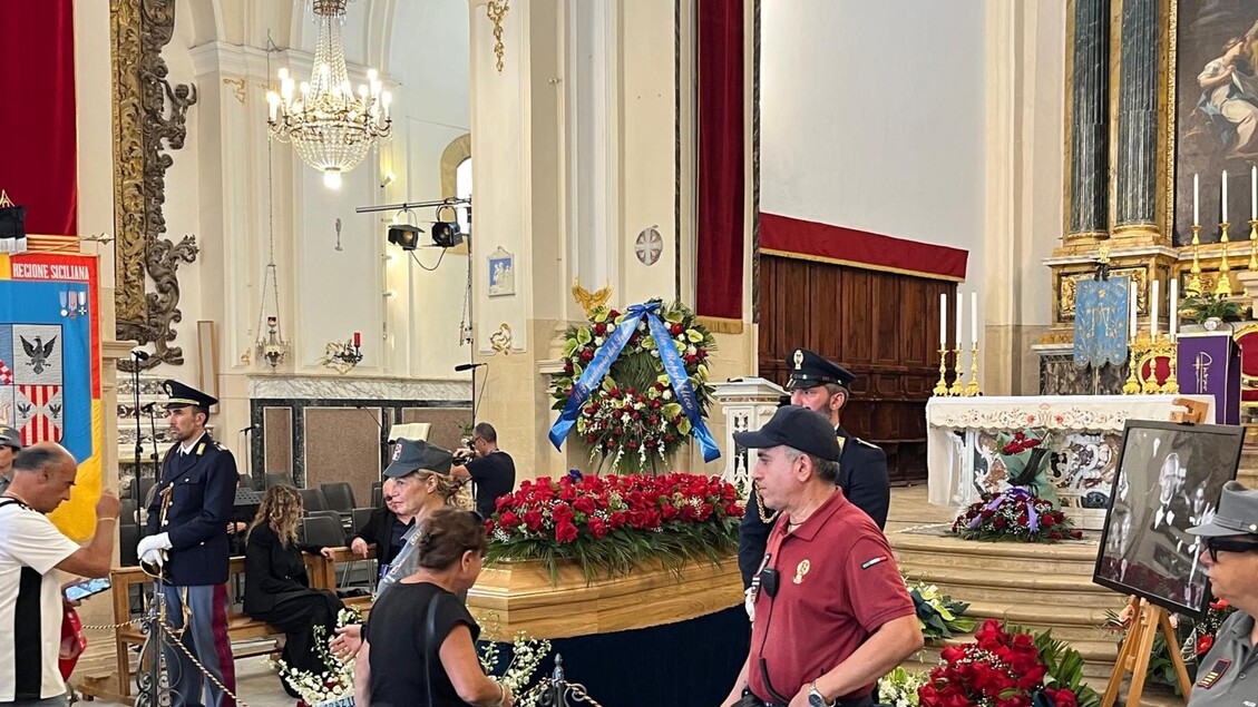 I funerali di Pippo Baudo a Militello - ANSA