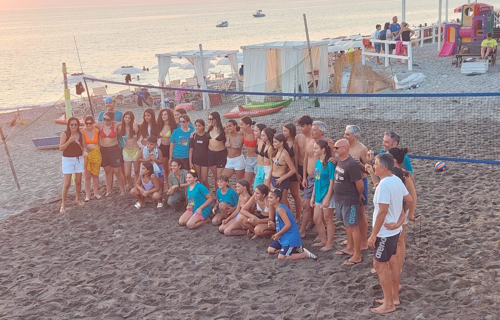 Beach volley a Paola: sport, amicizia e inclusione sulla sabbia del Tirreno (FOTO)