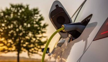Ricarica auto elettrica, scatta l'allarme inquinamento | Cosa fare alle colonnine
