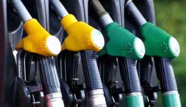 Carburante allungato e motori danneggiati, sequestrati duemila litri di gasolio ad un distributore