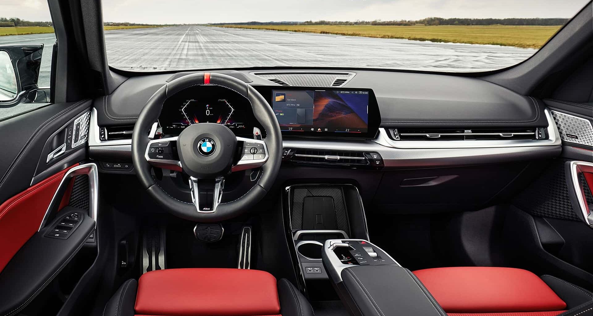 BMW X1, come cambiano interni e bagagliaio