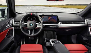 BMW X1, come cambiano interni e bagagliaio