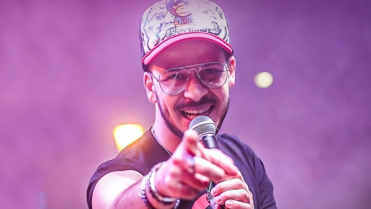 brindisi, tributo a 883 e max pezzali alla scalinata virgilio