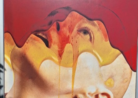 Se ci fosse un Leone d'oro per la miglior locandina, l'avrebbe già vinto Bugonia di Yorgos Lanthimos • Rivista Studio
