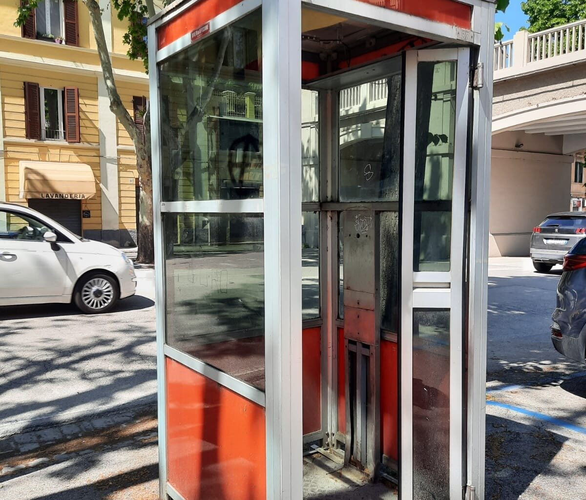 Le vecchie cabine telefoniche diventano "bibliocabine"