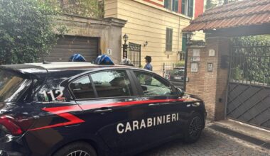 Cadavere sul tetto di un'autorimessa in via Cadolini, a Roma