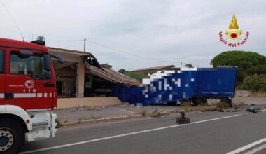 Tir sfonda un caseificio dopo lo scontro con un'auto: un morto e due feriti a Capalbio - Adnkronos