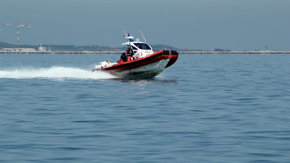 Si sente male mentre nuota alla torretta 17. Perde la vita in mare un 66enne