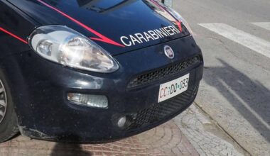 Gardone Riviera, fingono di gettarsi sotto le auto ma uno viene travolto: grave un 27enne