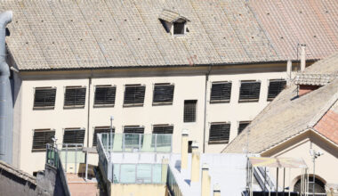 detenuti appiccano incendi e aggrediscono gli agenti di polizia