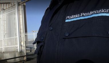 agente della penitenziaria salva la vita a un detenuto