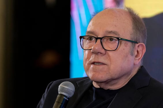 Venezia 2025, la replica di Carlo Verdone sull'appello contro l'invito a Gal Gadot e Gerard Butler
