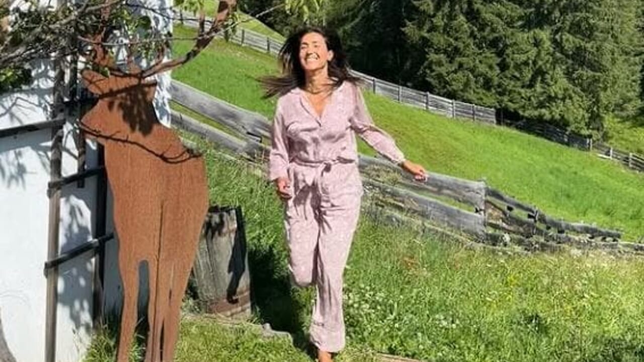 il pigiama rosa cipria conquista le Dolomiti