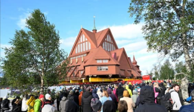 Svezia, Chiesa di Kiruna spostata intera su ruote per 5 km per far posto a una miniera