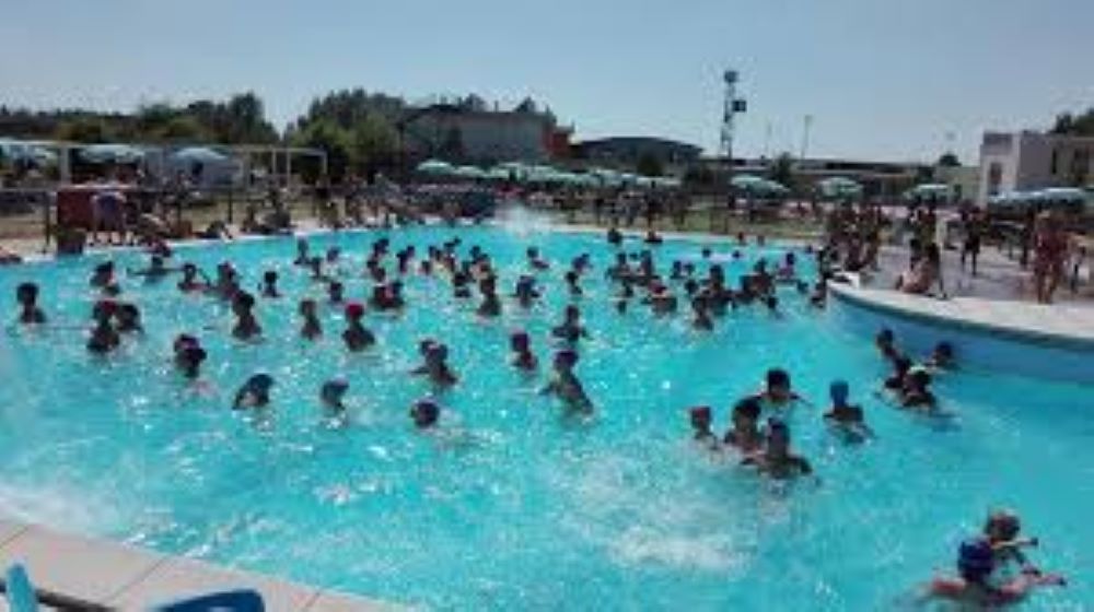 Anguria, tornei e dj set: un'ondata di eventi a Ferragosto nelle piscine mantovane