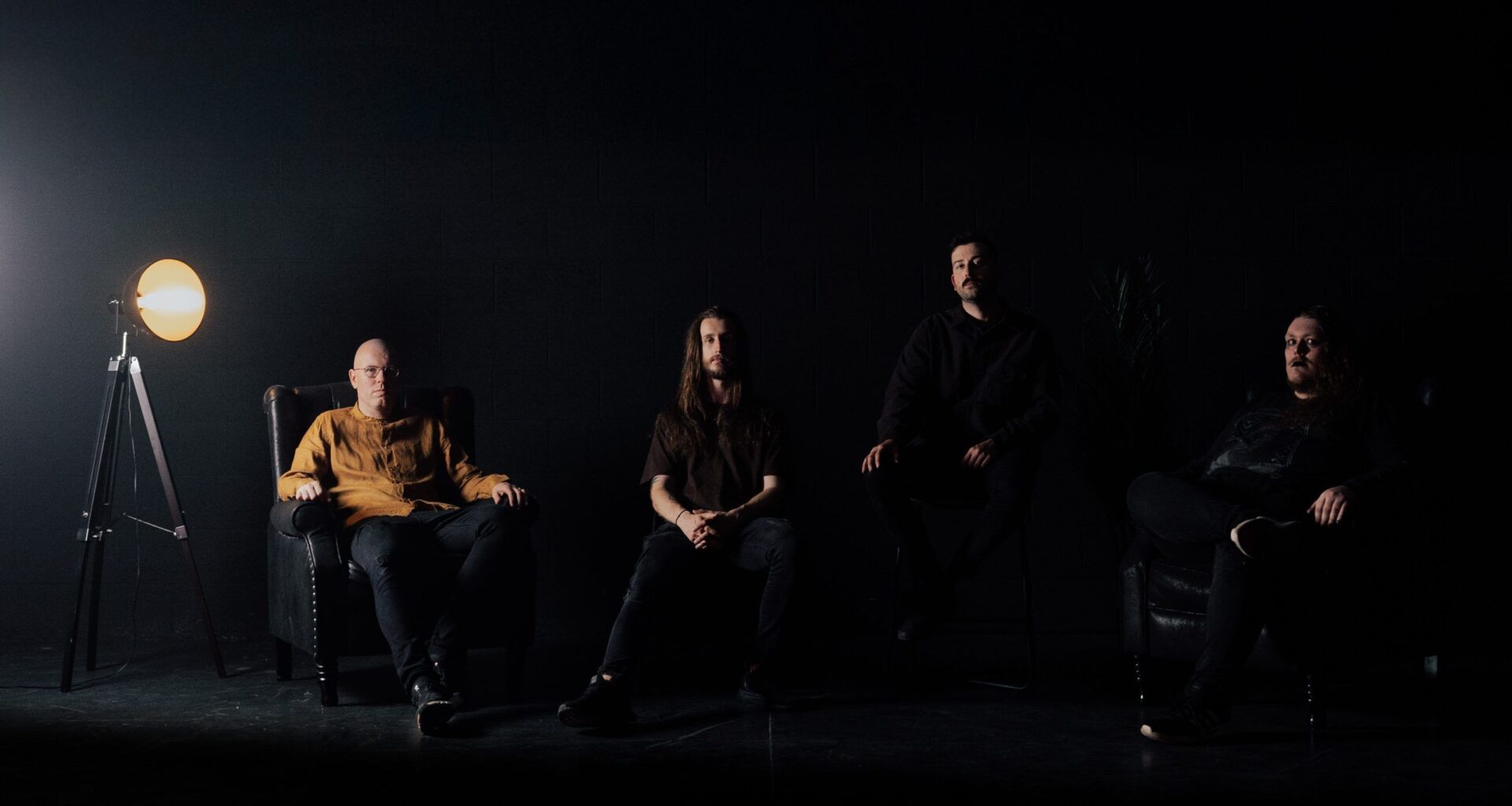 dettagli e primo singolo del nuovo album "Unself"