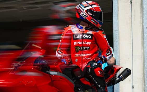 Test Ducati su Panigale V4 S al Balaton Park: Marquez e Bagnaia in pista, ma non solo. Foto