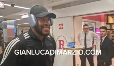 Cremonese, Moumbagna è atterrato a Linate | FOTO e VIDEO